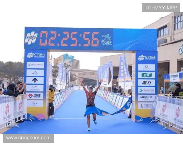 2025年中国舟山群岛铁人三项精英赛圆满落幕 赛场精彩纷呈选手竞逐激烈